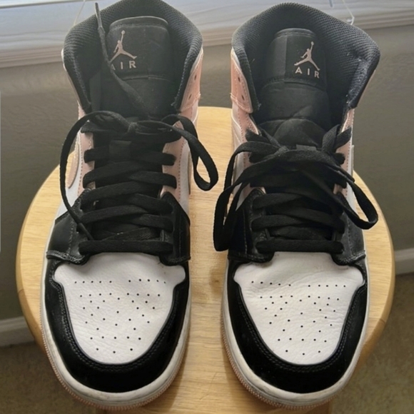 Like New Air Jordan 1 Retro High OG Crimson Tint - Men's Size 10 - Picture 5 of 7